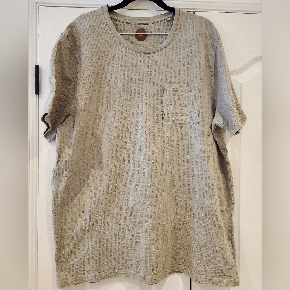 Common People Men's Sage Textured Short Sleeve Tee - Picture 2 of 7